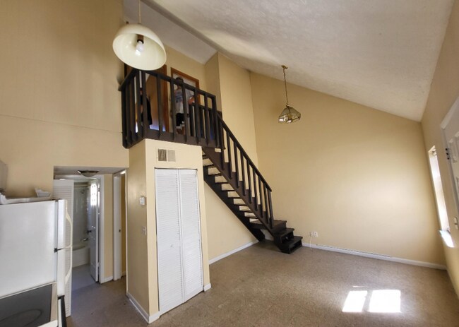 Building Photo - 5353 Peach Ave