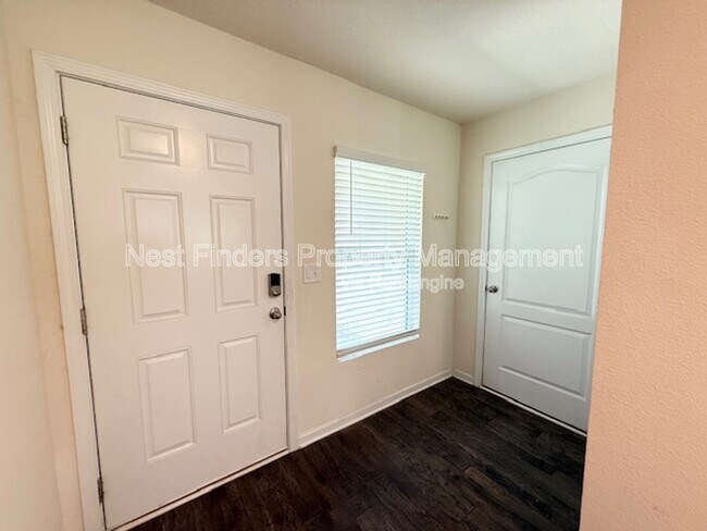 Foto del edificio - 8118 Meadow Walk Ln
