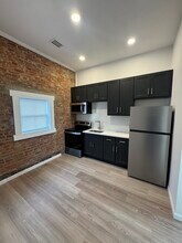 Building Photo - 839 S Jackson St