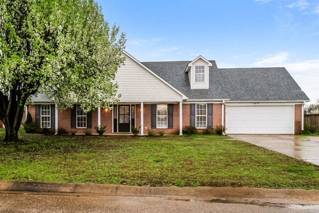 Building Photo - 169 Woodlawn Trce