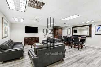 Interior Photo - 925 Common