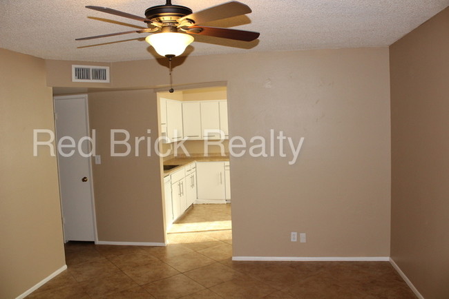 Building Photo - 3507 N Paiute Way