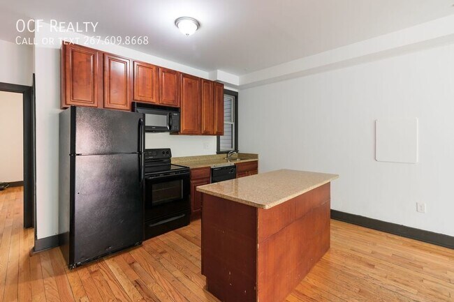 Foto del edificio - 4 Bed Cecil B Moore Apartment