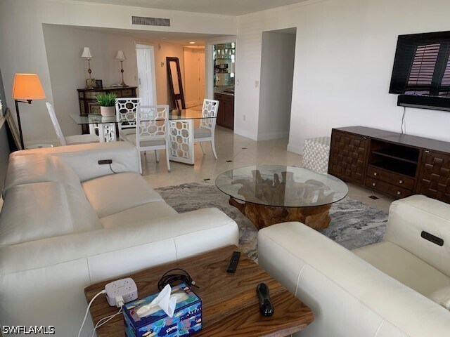 Foto del edificio - 6001 Pelican Bay Blvd
