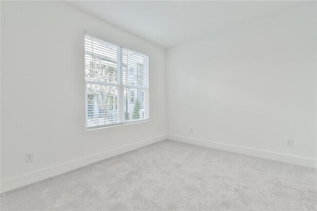 Building Photo - 490 Harmony Ter NW