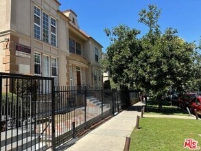 Building Photo - 925 S Hobart Blvd