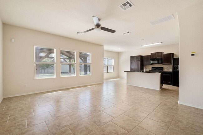 Foto del edificio - Terrific 3 Bedroom, 2.5 Bath Home w/ Solar...