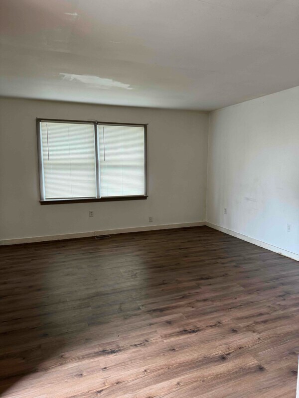 Building Photo - 1476 Elm St