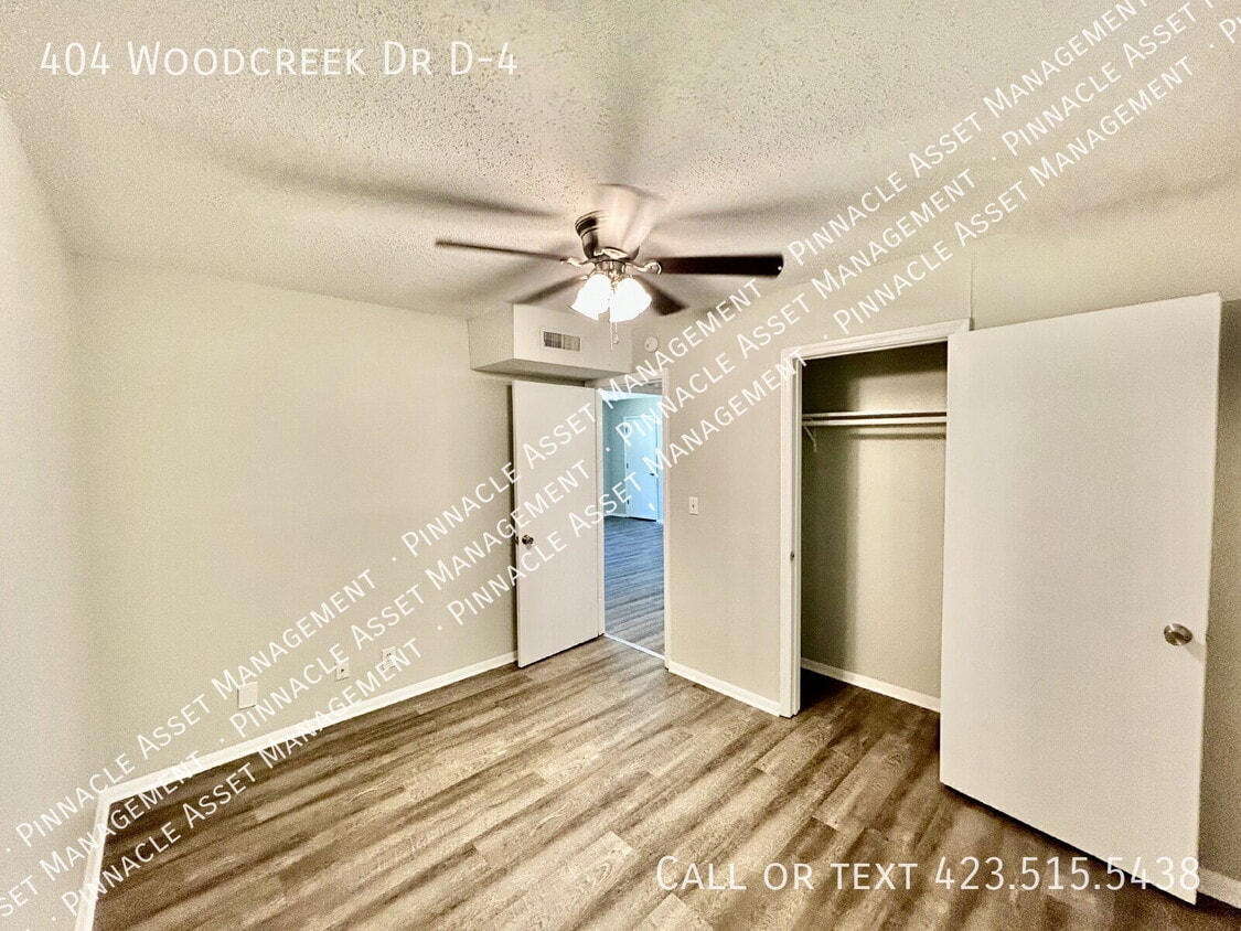 Photo - 404 Woodcreek Dr D-4-