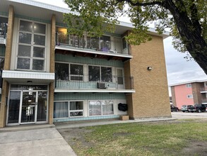 Building Photo - 443-443 Lorne St N