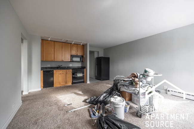 Building Photo - 445 W Wellington Ave