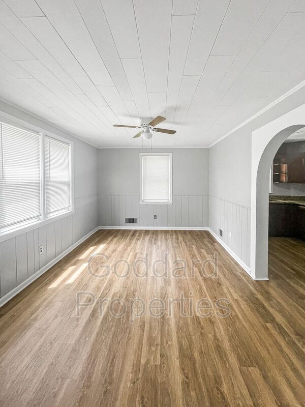 Foto del edificio - 7714 Bagley Ave