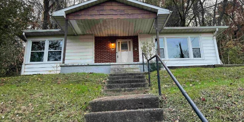Primary Photo - 1808 Hilton Ave