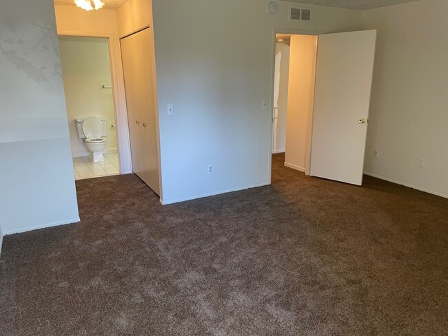 Building Photo - Courtview Garden Apartments