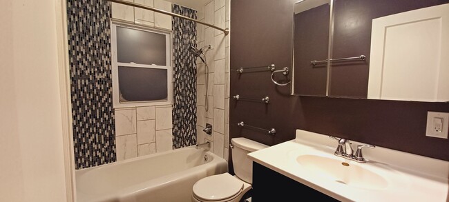 Foto del edificio - Charming updated 2-bed, 1-bath, 1-car gara...