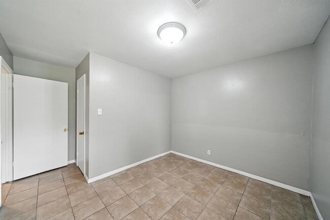 Building Photo - 9015 Ivy Spring Ln