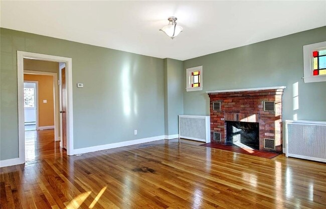 Building Photo - 66 Tyndall Ave