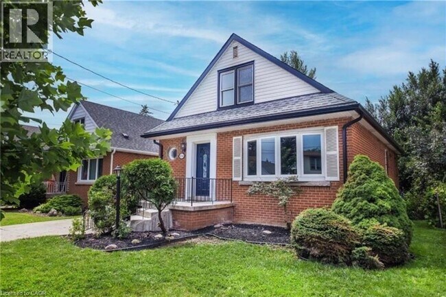 Photo du bâtiment - 356 E 17th St