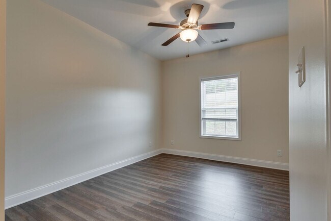Foto del edificio - 2 BR 2 Bath Condo with Garage