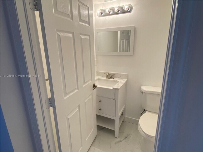 Foto del edificio - 4931 Windward Way