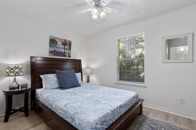 Foto del edificio - 233 Palmetto Ln