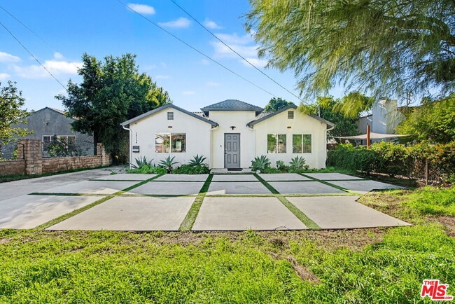 Foto del edificio - 15134 Friar St