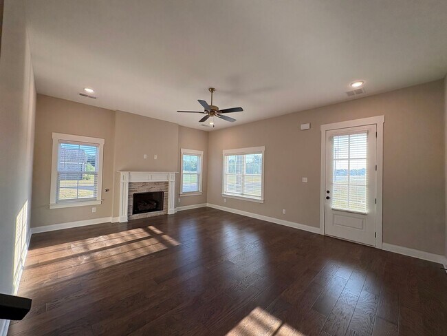 Foto del edificio - 7291 Crosswinds Blvd