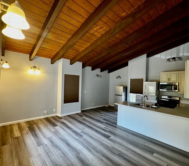 1551 Yale St Unit B, Santa Monica, CA 90404 Apartments in Santa