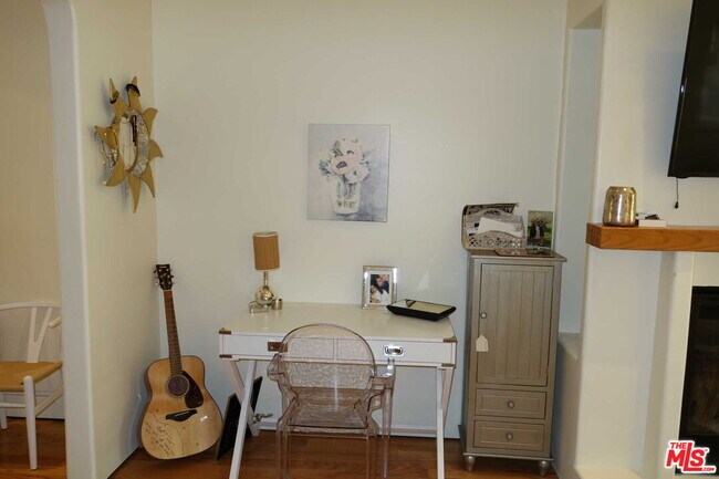 Foto del edificio - 6103 Scenic Ave