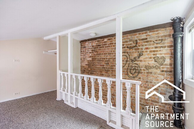 Building Photo - 1501 W Fullerton Ave