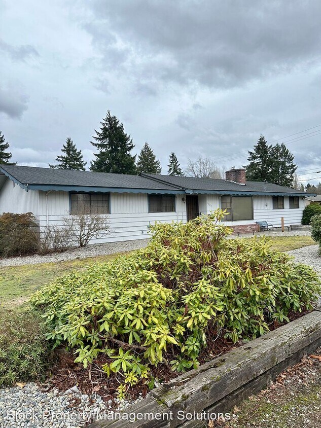 3 br, 1.5 bath House 14217 9th Ave Ct E House Rental in WA
