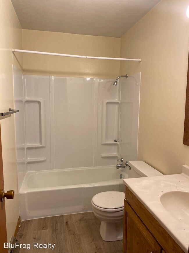 Building Photo - 2 br, 1 bath House - 912 10th St NE