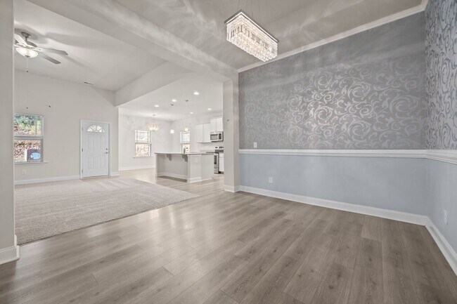 Foto del edificio - Welcome Home to This Well-Appointed 3-Bedroom, 2-Bath Rental