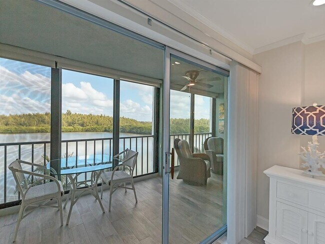 Foto del edificio - 9397 Midnight Pass Rd