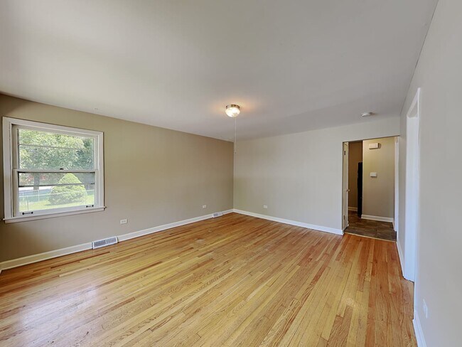 Building Photo - 5901 W 99th St