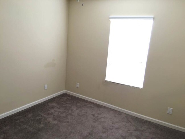 Foto del edificio - 2725 Revolution St