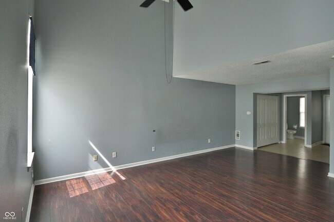 Foto del edificio - 524 New Moon St