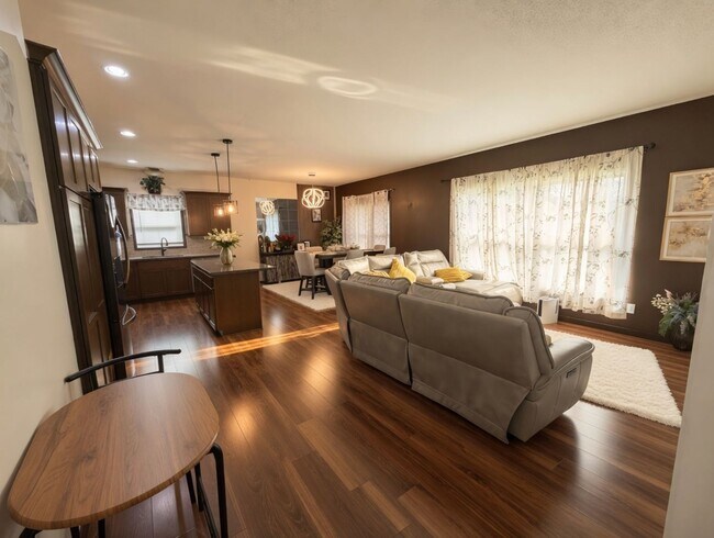 Foto del edificio - Awesome 4Bed 3Bath Home in Watertown!