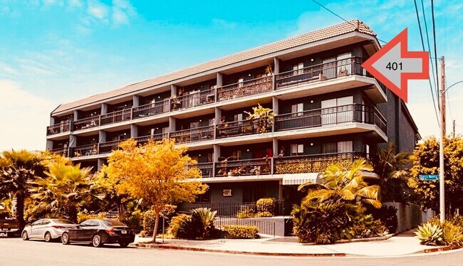 La unidad está en la esquina del último piso. - 1355 Sierra Bonita N Ave