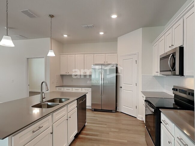 Building Photo - 1104 Heavenly Dr