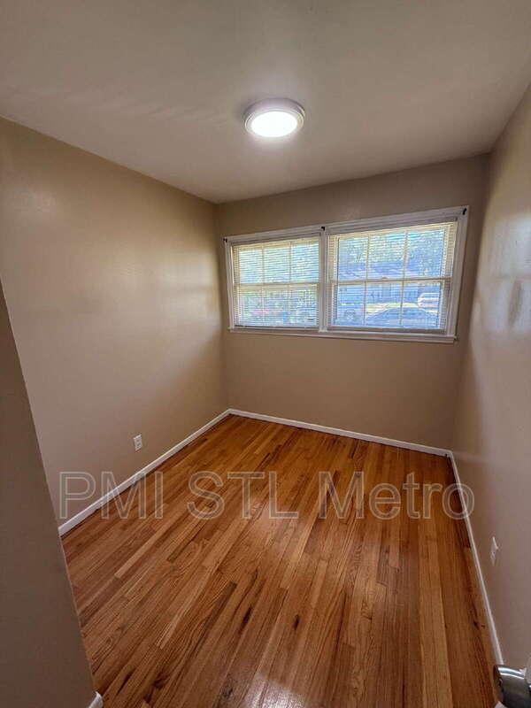Foto del edificio - 329 Caithness Rd