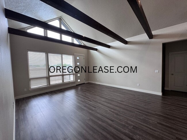 Foto del edificio - 3bed 2bath Cal Young Area home