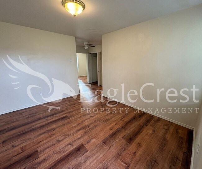 Foto del edificio - 706/708SCollege