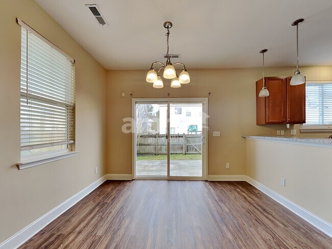 Foto del edificio - 8811 Shadowglen Dr