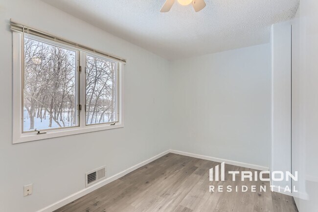Foto del edificio - 13450 Wellington Ct