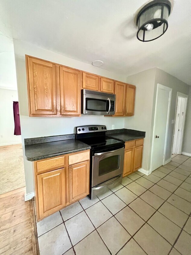 Foto principal - 422 Fairbanks Dr