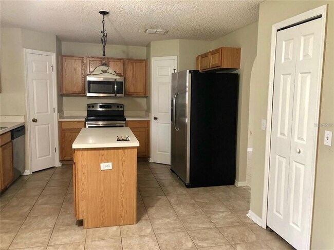 Building Photo - 1705 Lochshyre Loop