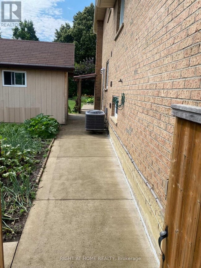 Building Photo - 1596 Corkstone Glace Main