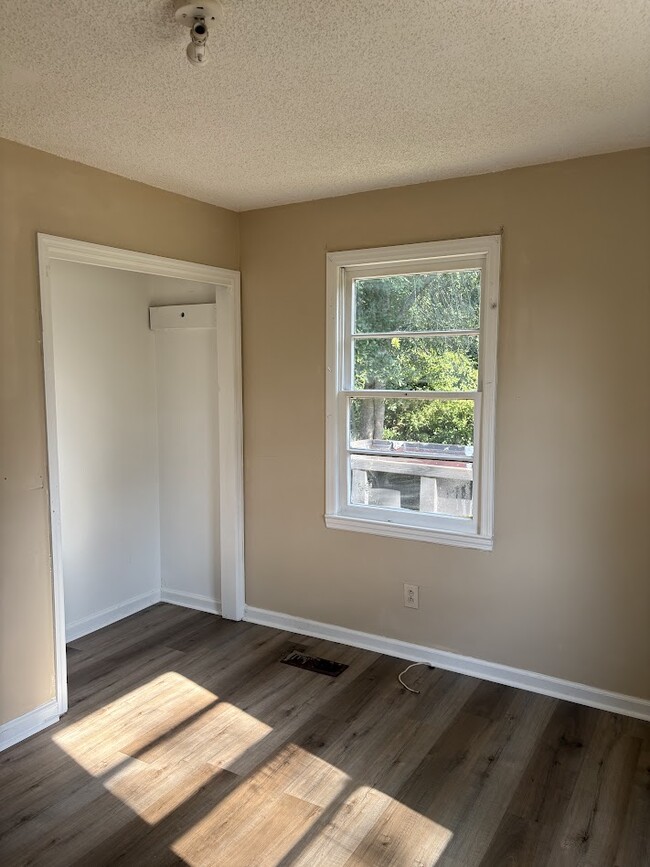Building Photo - 2236 US-41