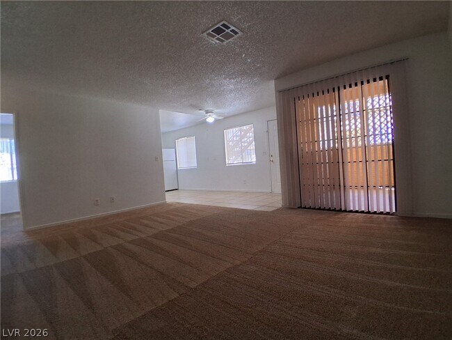 Foto del edificio - 1333 Kari Lee Ct